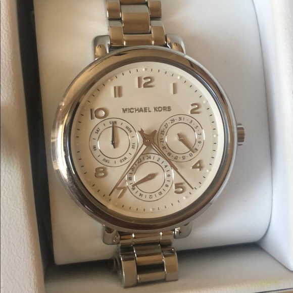 Brand new In box Michael Kors watch main image 9